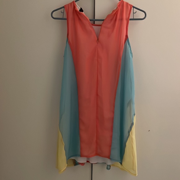 Sleeveless tunic blouse - Picture 2 of 3